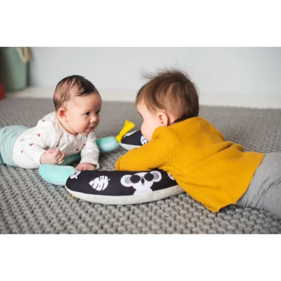 Vankúšik 2v1 pre hru na brušku – Taf Toys 12475TAF