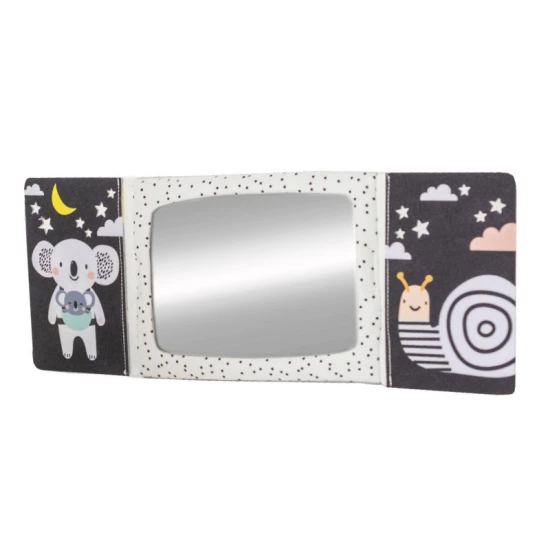 Textilná knižka v tvare stolného kalendára je ideálna pre dieťa pri hre na brušku. 