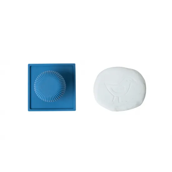 Dieťatko sa naučí farby, tvary a rozvíja jemnú motoriku.