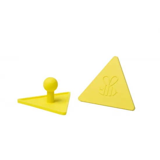 Dieťatko sa naučí farby, tvary a rozvíja jemnú motoriku.