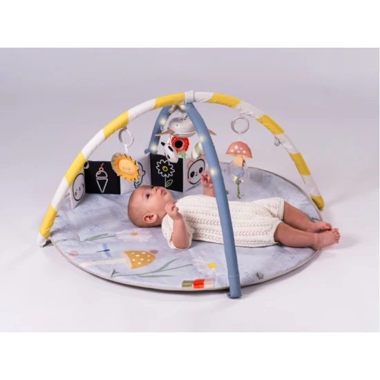 Osvetlená hracia deka s hudobným kolotočom Bloom pre rozvoj zmyslov a motoriky.