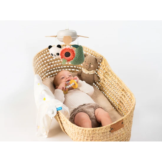 Luxusný darčekový box Newborn Luxe pre bábätká – hudobný kolotoč, plyšový medvedík, hryzátko a textilná plienka.
