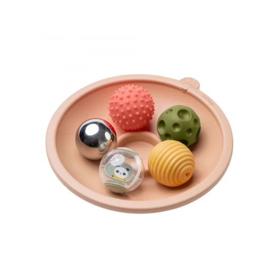 Prvé hry na brušku? Miska Taf Toys je ideálny začiatok