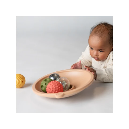 Prvé hry na brušku? Miska Taf Toys je ideálny začiatok