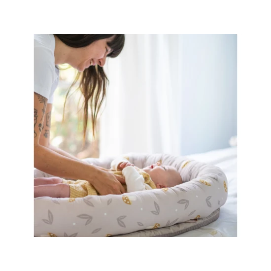 Hniezdo pre bábätko s hrazdou Little Explorer