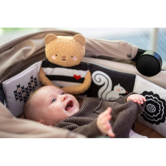 Kontrastná knižka so zrkadlom a plyšovým medvedíkom – podpora vývoja od narodenia