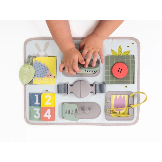 Hrací pultík s množstvom aktivít určený pre deti od 18 mesiacov.