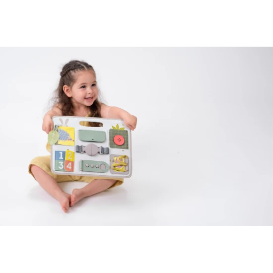 Hrací pultík s množstvom aktivít určený pre deti od 18 mesiacov.