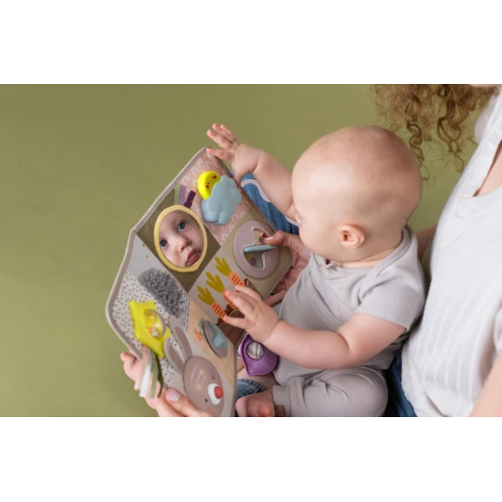 Interaktívny hrací pult s hudbou, svetielkami a krásnymi motívmi zo života na záhrade.