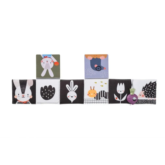 Obojstranná textilná knižka s motívom záhrady pre najmenších do kočíka, postieľky aj na hraciu deku.