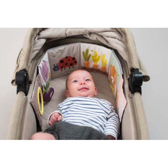 Obojstranná textilná knižka s motívom záhrady pre najmenších do kočíka, postieľky aj na hraciu deku.