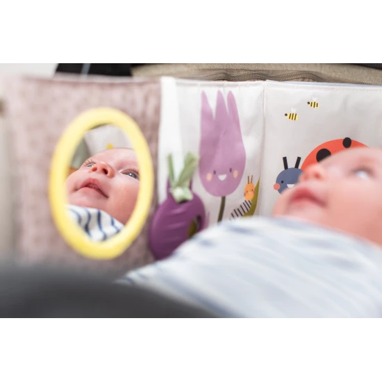 Obojstranná textilná knižka s motívom záhrady pre najmenších do kočíka, postieľky aj na hraciu deku.