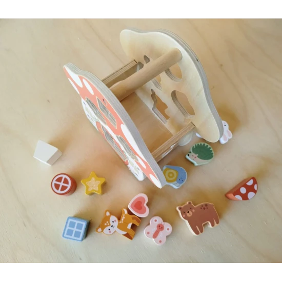 Drevená vkladačka Tvary Domček s 12 farebnými tvarmi pre deti