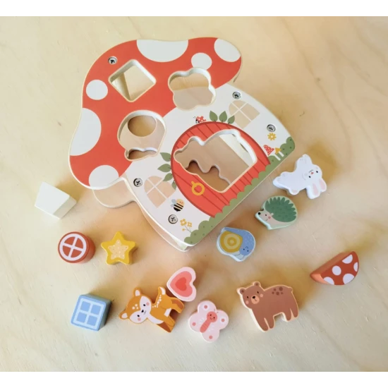 Drevená vkladačka Tvary Domček s 12 farebnými tvarmi pre deti