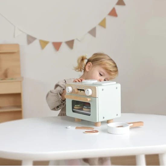 Drevená mini rúra a sporák pre deti s doplnkami na pečenie