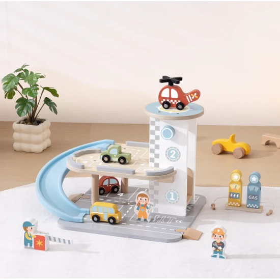 Drevená garáž s autíčkami Tooky Toy – viacúrovňová drevená garáž s rampou, vrtuľníkom a doplnkami