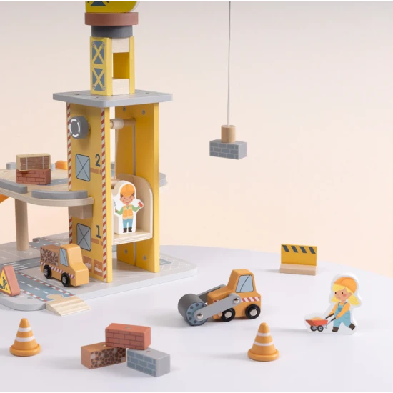 Žeriav a autíčka set Tooky Toy – drevená stavebná sada so žeriavom, autíčkami a figúrkami