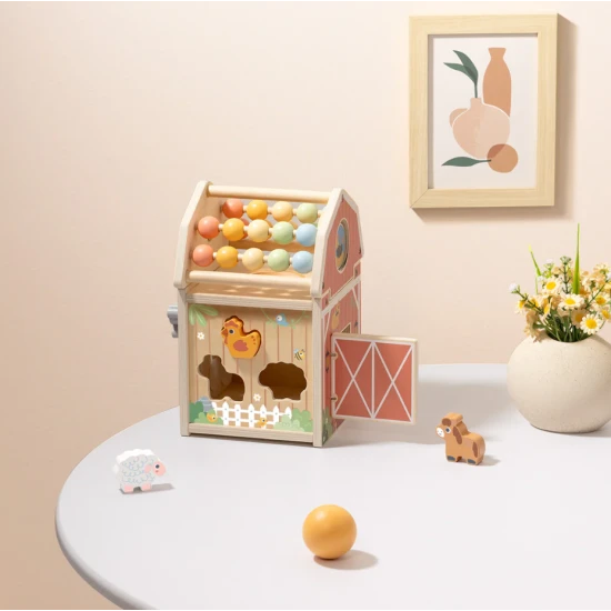 Drevený aktivity domček Farma Tooky Toy – vzdelávacia hračka so zvieratkami, korálkami a veterníkom