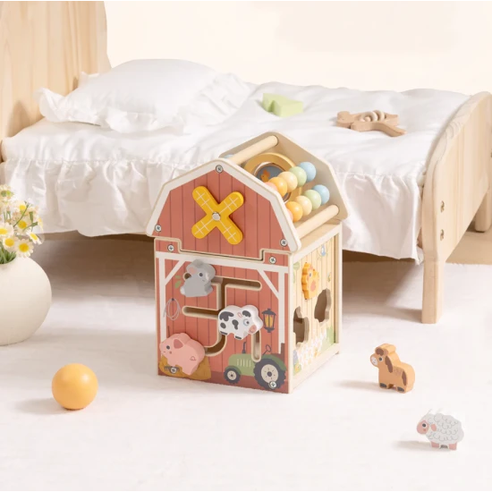 Drevený aktivity domček Farma Tooky Toy – vzdelávacia hračka so zvieratkami, korálkami a veterníkom