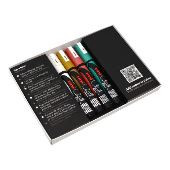 Vianočná dekoračná súprava UNI PWE-5M Traditional – 4 ks kriedových popisovačov, mix farieb (biela, zlatá, metalická červená a zelená) s vianočnými šablónami na dekorovanie okien a zrkadiel