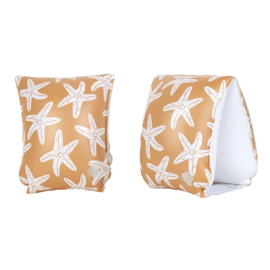 Detské rukávníky na plávanie od Swim Essentials s motívom morských hviezdic sú vhodné pre detičky od 0 do 2 rokov v rozmedzí od 0 do 15 kg.