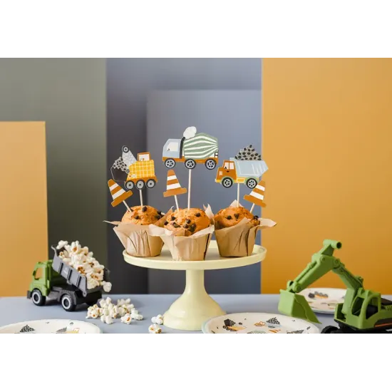 Ozdobte narodeninovú tortu stavebnými vozidlami od Party Deco.
