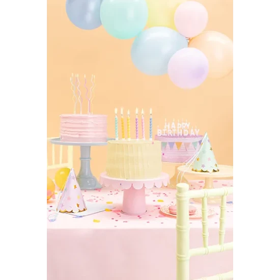 Narodeninové sviečky v pastelových farbách pre malého oslávenca.