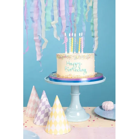 Narodeninové sviečky v pastelových farbách pre malého oslávenca.