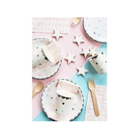 Tanieriky s motívom hviezd vhodné na každú narodeninovú oslavu.