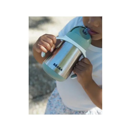 Kvalitný nerezový termohrnček zelenej farby vhodný na zahriatie, ale aj osvieženie.