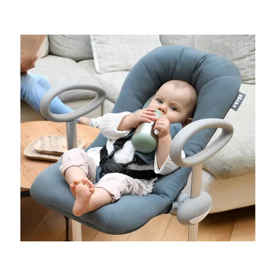 Kvalitný nerezový termohrnček zelenej farby vhodný na zahriatie, ale aj osvieženie.