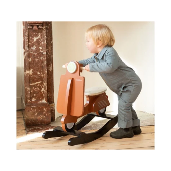 Childhome Rust Black – drevený hojdací skúter pre deti