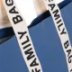Priestranná cestovná taška Family Bag Indigo, ktorú využijete pri výletoch s vašou rodinou, aby ste mali vždy po ruke všetko potrebné.