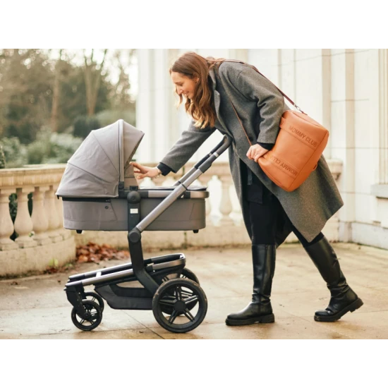 Štýlová prebaľovacia taška s prebaľovacou podložkou.