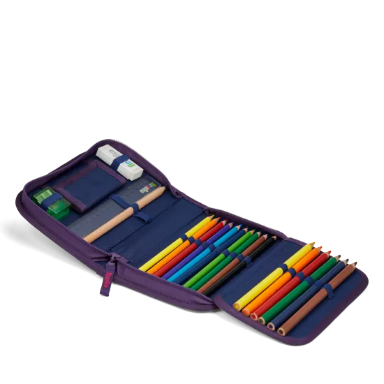 Peračník Ergobag Jungle 20-dielny set s pastelky, strúhadlom a pravítkom pre deti, ekologický produkt vyrobený z recyklovaných PET fliaš.