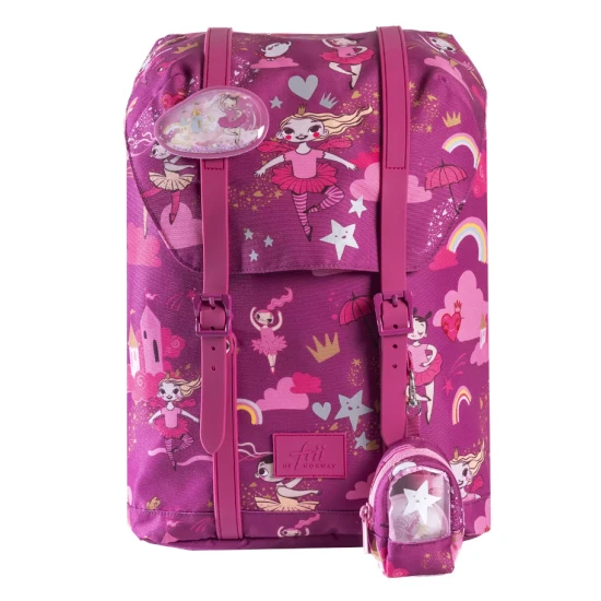 Ľahučká školská taška Ballerina Dark Pink skvelo sedí na chrbte malého študenta.