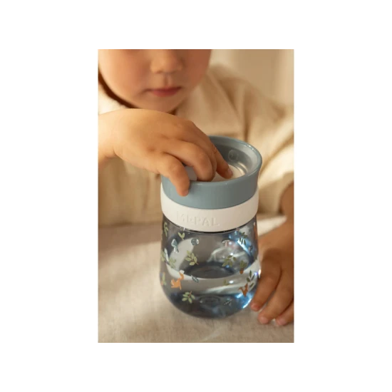 Kvalitný trénovací hrnček Little Dutch s jednoduchým čistením a objemom 300 ml s motívom lesa.