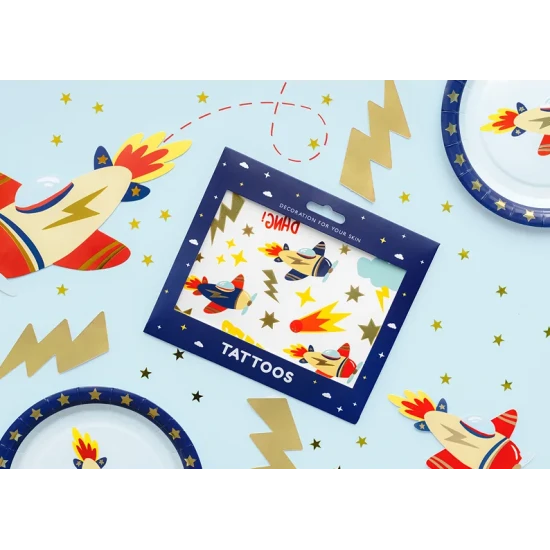 Dočasné tetovačky lietadiel pre akčných dobrodruhov.